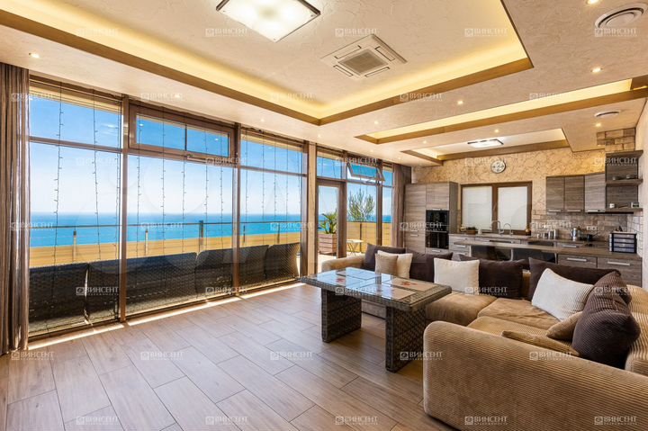 Дом 250 м² на участке 6 сот.