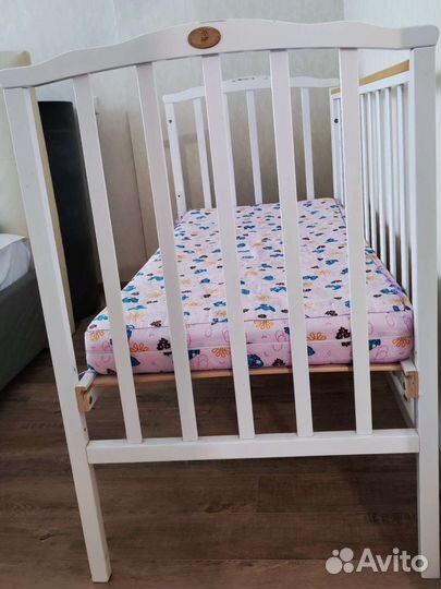 Детская кровать, с маятником