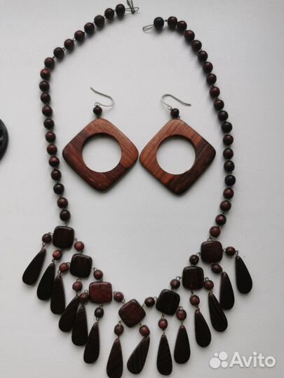 Деревянные серьги, бусы