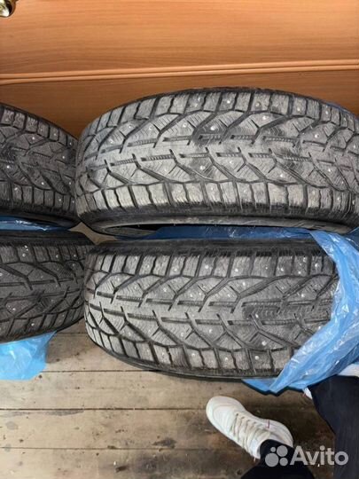 Tigar Ice 215/55 R17 98T