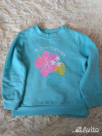 Толстовка и джинсы