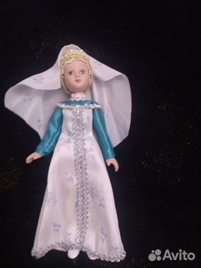 Фарфоровая кукла