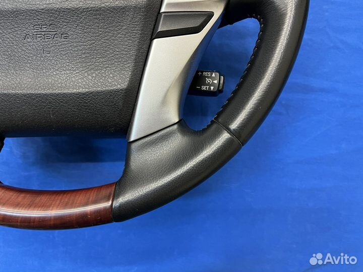 Оригинальный руль с косточкой Toyota Mark X 130