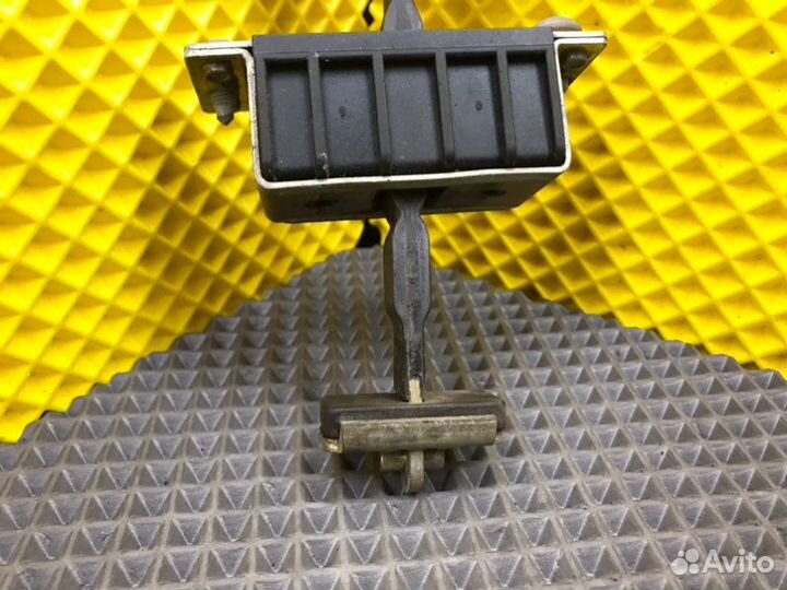 Ограничитель двери задний правый Mercedes-Benz