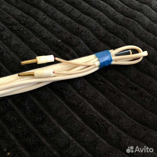 Колба с песком и проводами для аквариума