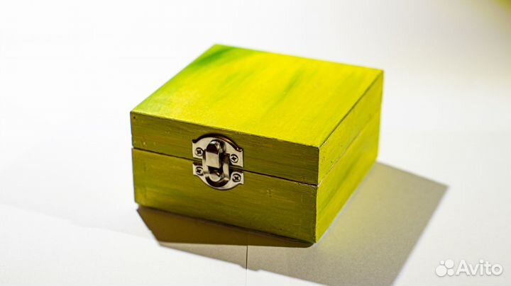 Шкатулка с игрушками ручной работы