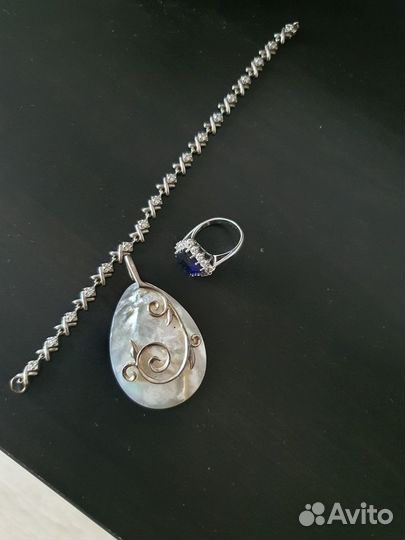 Украшения (колье, подвеска с перламутром, кольца)