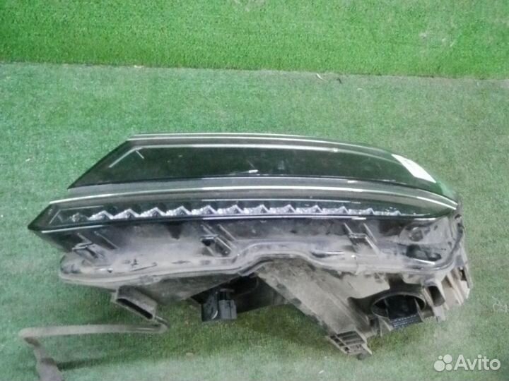 Фара левая Volkswagen Tiguan