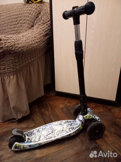 Самокат детский со светящимися колесами