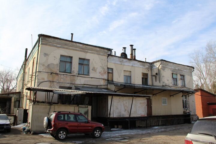 Дом 1643 м² на участке 6 сот.