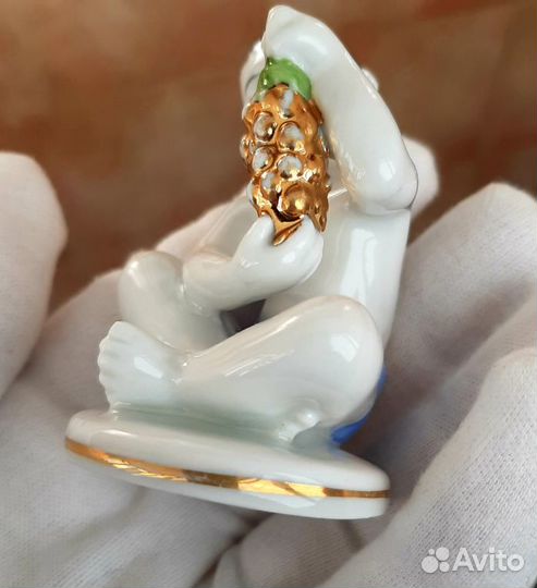 Фарфоровая статуэтка Винтаж