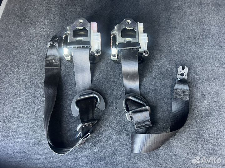 Передние ремни безопасности Volkswagen Touareg 3