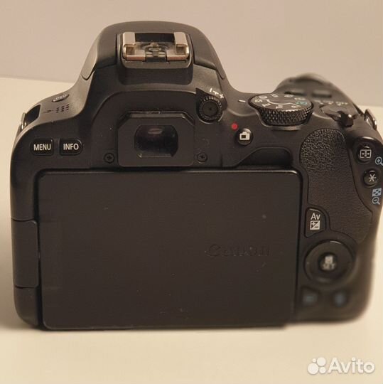 Зеркальный фотоаппарат canon eos 200D body