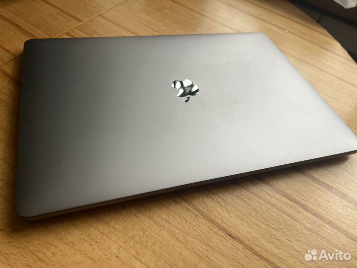Apple MacBook Pro 15 2018 i7 16 GB 256 SSD
