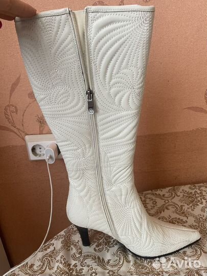 Сапоги белые