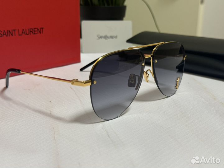 Солнцезащитные очки Saint Laurent Classic 11 M