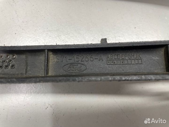 Кронштейн бампера передний правый Ford Mondeo 4