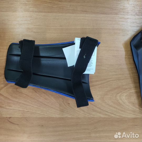 Футбольные щитки adidas