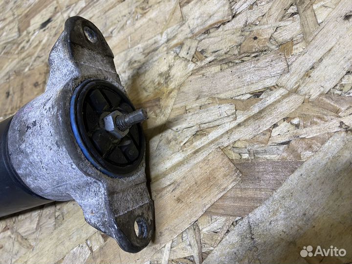 Стойка амортизатора задняя volvo v40