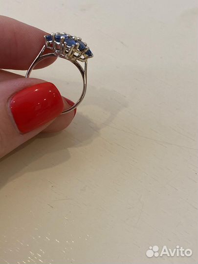 Кольцо золотое 750 пробы с сапфирами