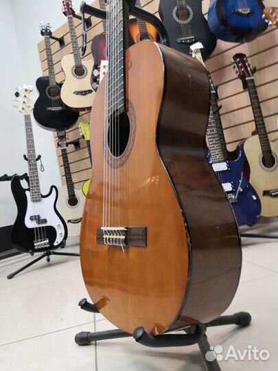 Классическая гитара Yamaha c40