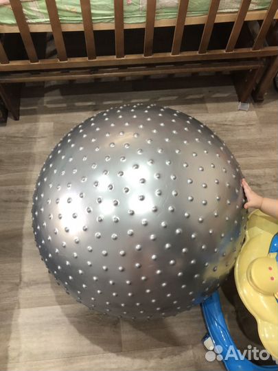 Гимнастический мяч 71 см