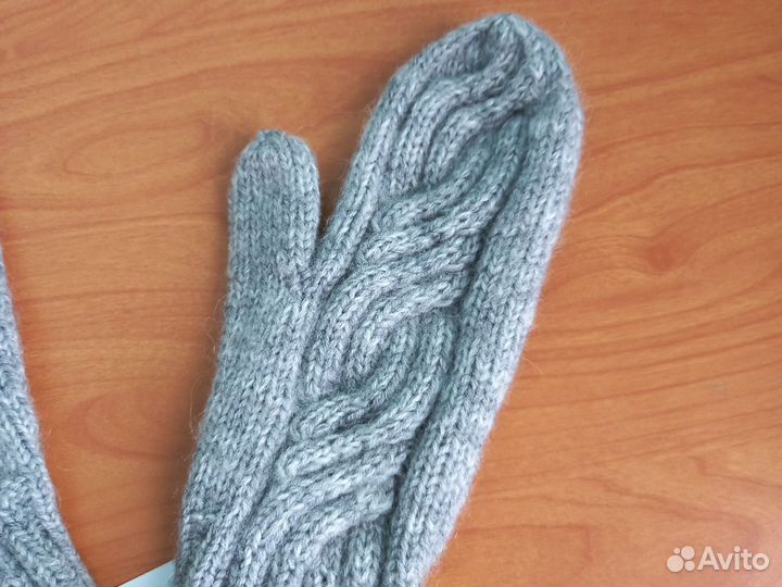 Серые шерстяные варежки со жгутами новые