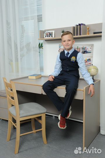 Письменный стол серый