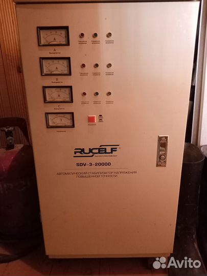 Автоматический стабилизатор напряжения