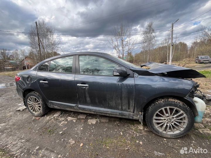 Renault Fluence 1.6 МТ, 2011, битый, 290 000 км