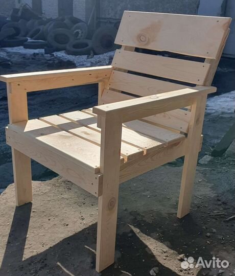 Скамья со столиком