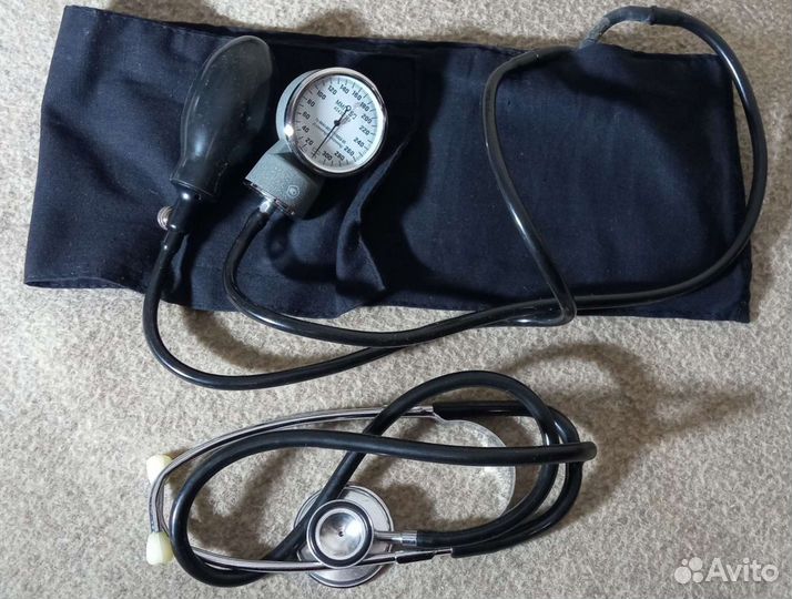 Тонометр 2 шт, банки медицинские, аптечка СССР