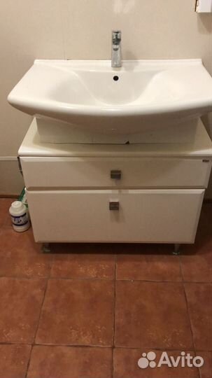 Раковина с тумбой для ванной