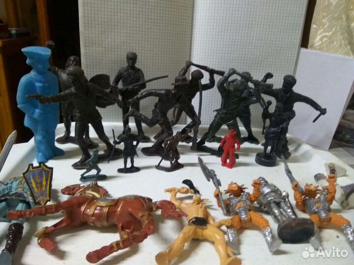 Большие солдатики СССР и разные фигурки