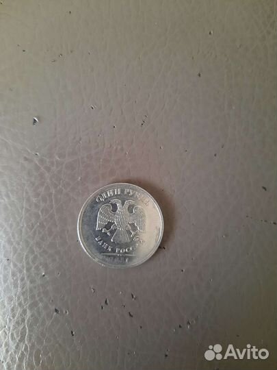 Монета 1 рубль брак 2011 год