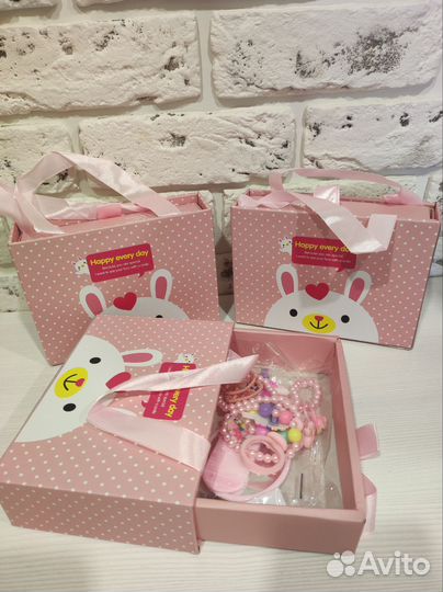 Подарочный набор для девочки резинки и бижутерия