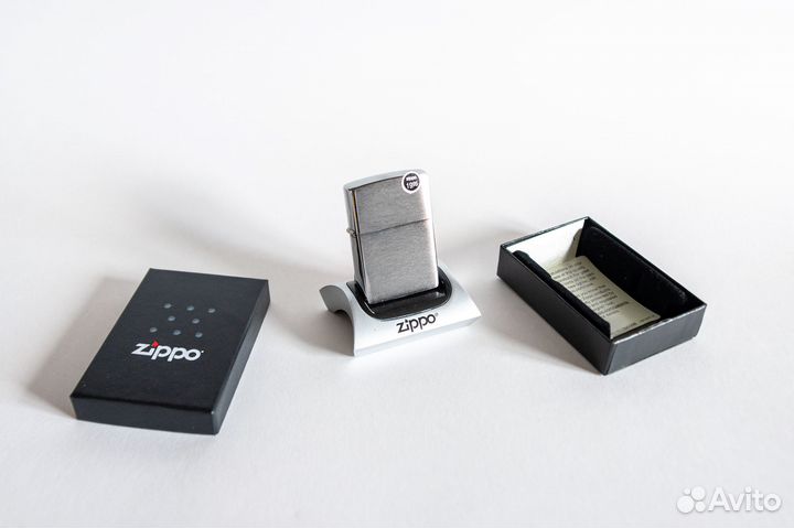 Зажигалка Zippo Regular Brushed Chrome