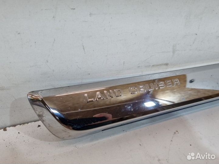 Молдинг двери задний правый Toyota Land Cruiser