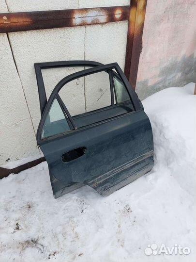 Дверь mitsubishi carisma