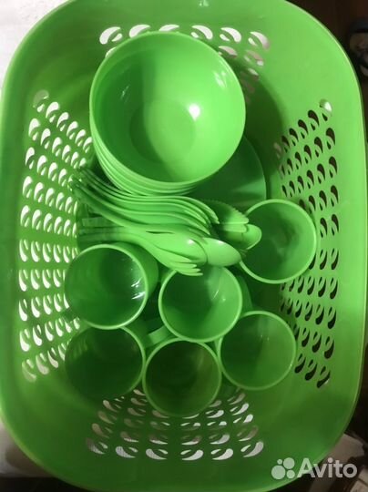 Набор посуды для пикника в корзине