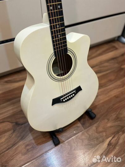 Гитара с чехлом