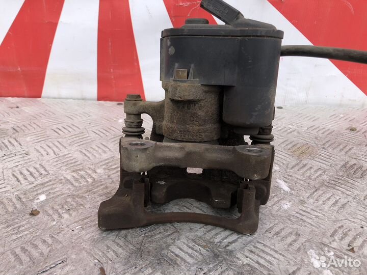 Суппорт задний правый Volkswagen Passat B6