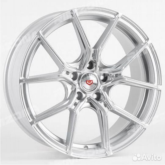 Литой диск в стиле vossen R18 5x114.3