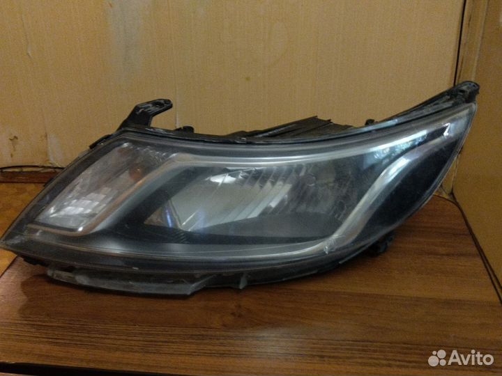 Фара передняя левая на Kia Rio 3