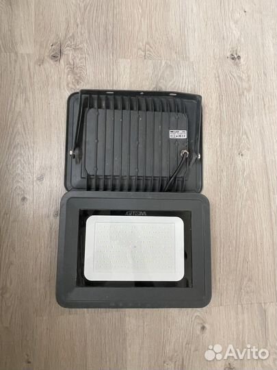 Прожектор светодиодный wolta