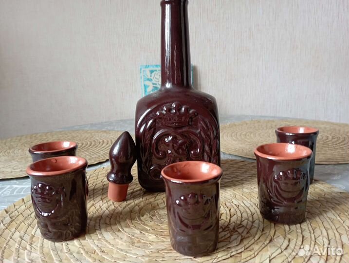 Графин с рюмками глиняный
