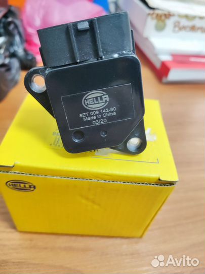 Датчик расхода воздуха Hella 8ET009142901