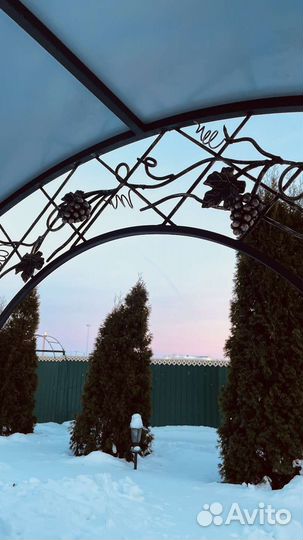 Мангал с крышей и подказанником