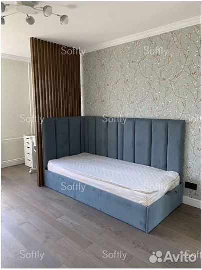 Детская кровать с мягкой спинкой