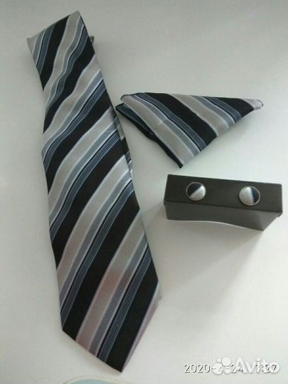 Набор мужской: галстук, платочек, запонки. Бабочка